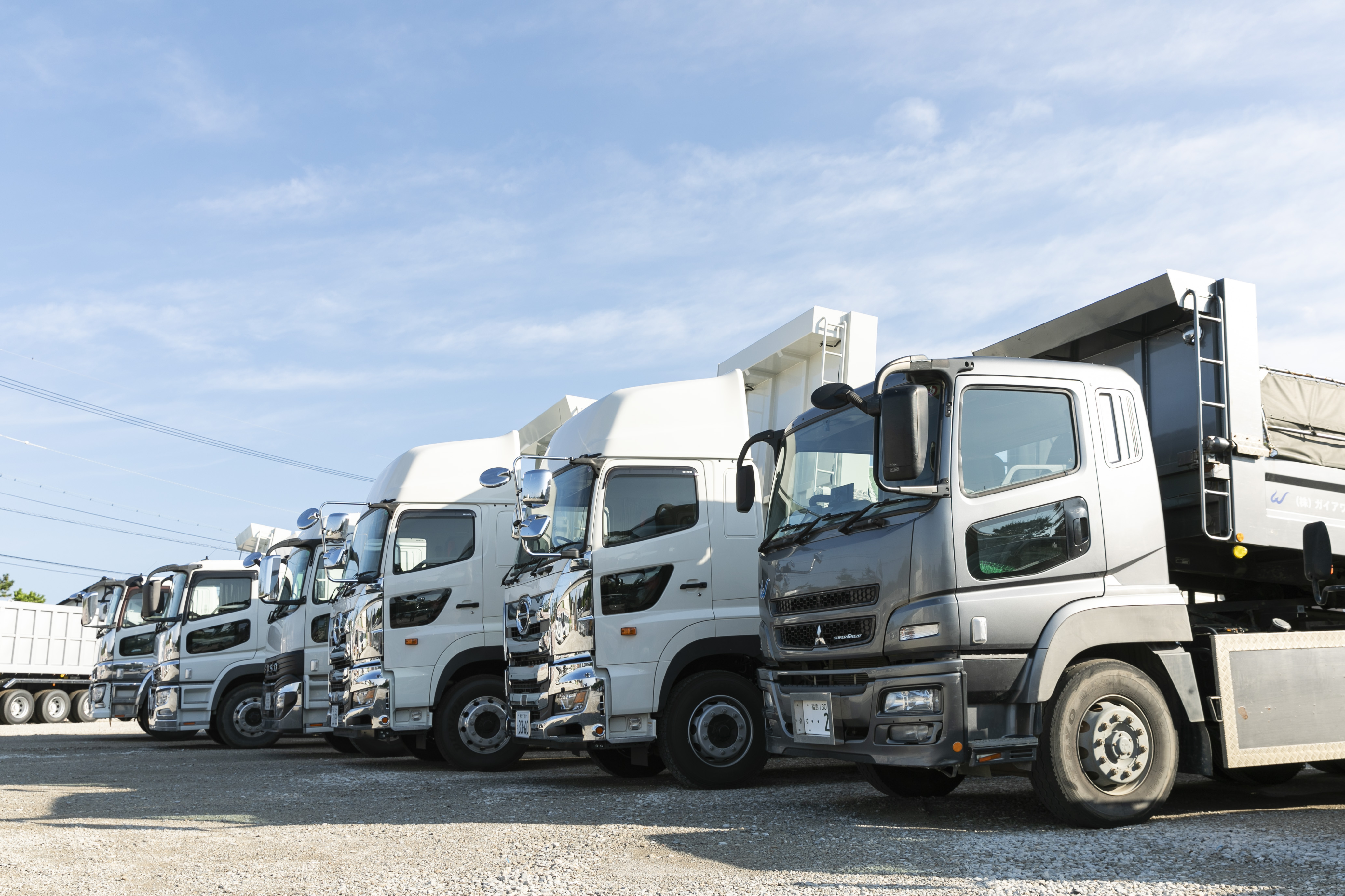 ティーエヌエス株式会社 運搬業務 ダンプ車など 1
